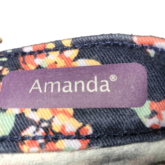 SHORTS Bermuda length Gloria Vanderbilt size 8 "Amanda" - Picture 4 of 5